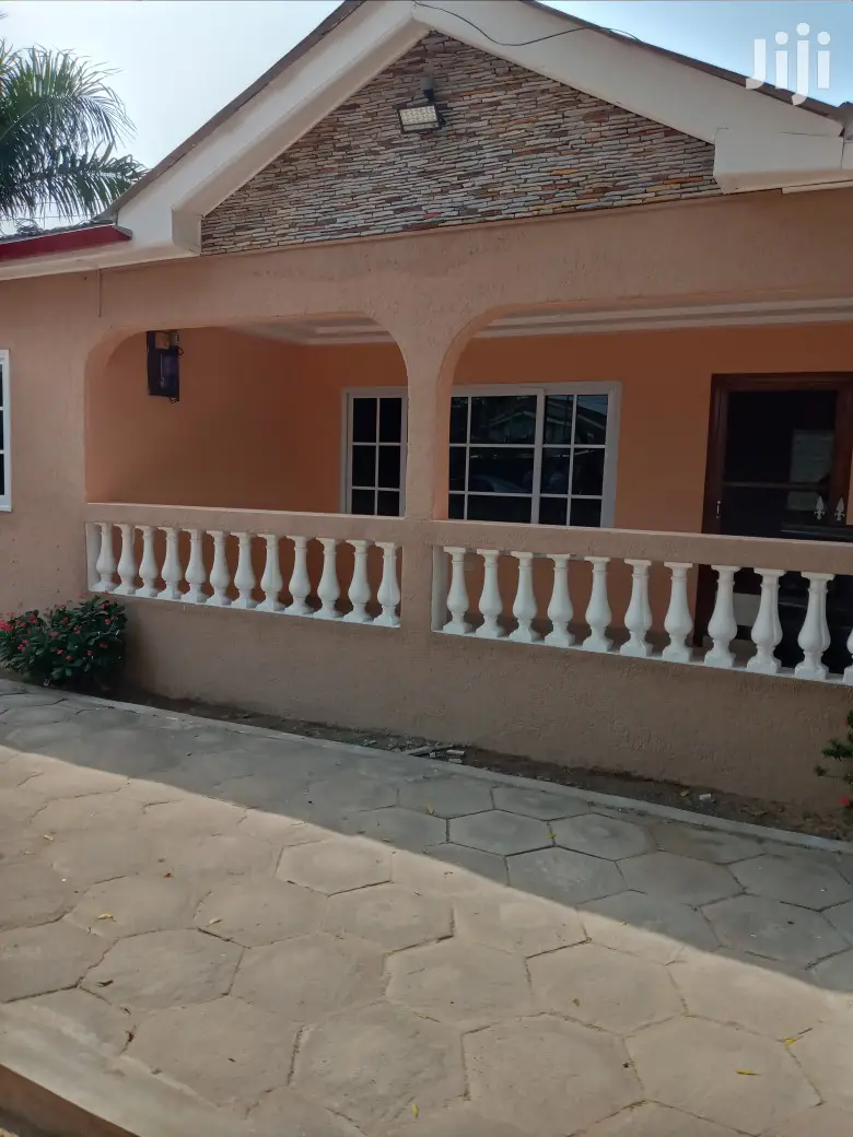 Fantastic 2-Bedroom S/C Apartment Dansoman