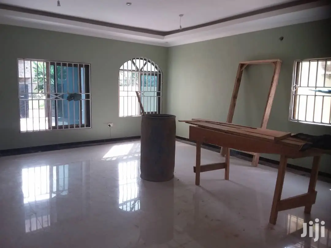 3bdrm House in Bronko Housing, Accra Metropolitan for rent