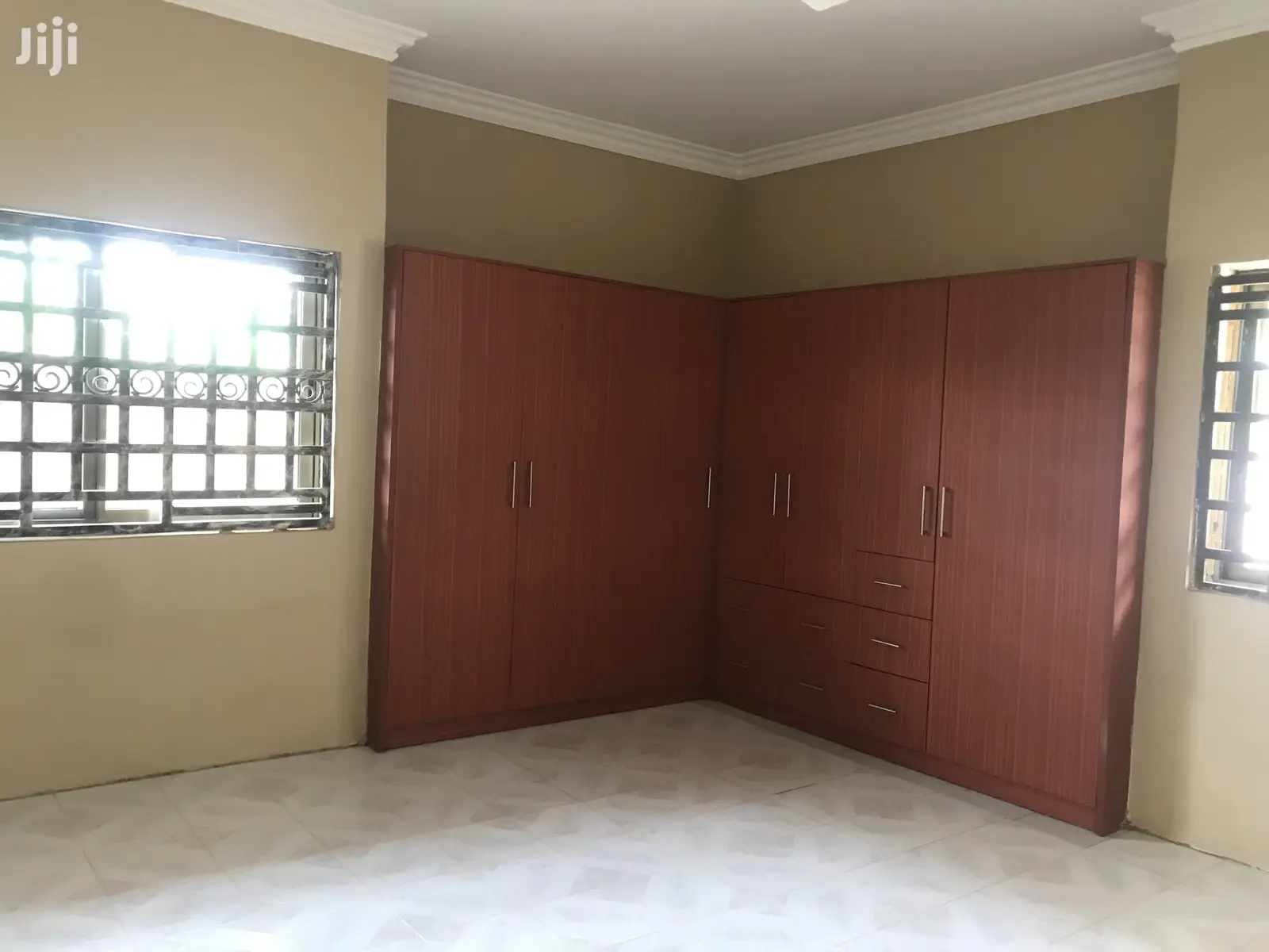 3 Bedrooms House for Rent at Spintex