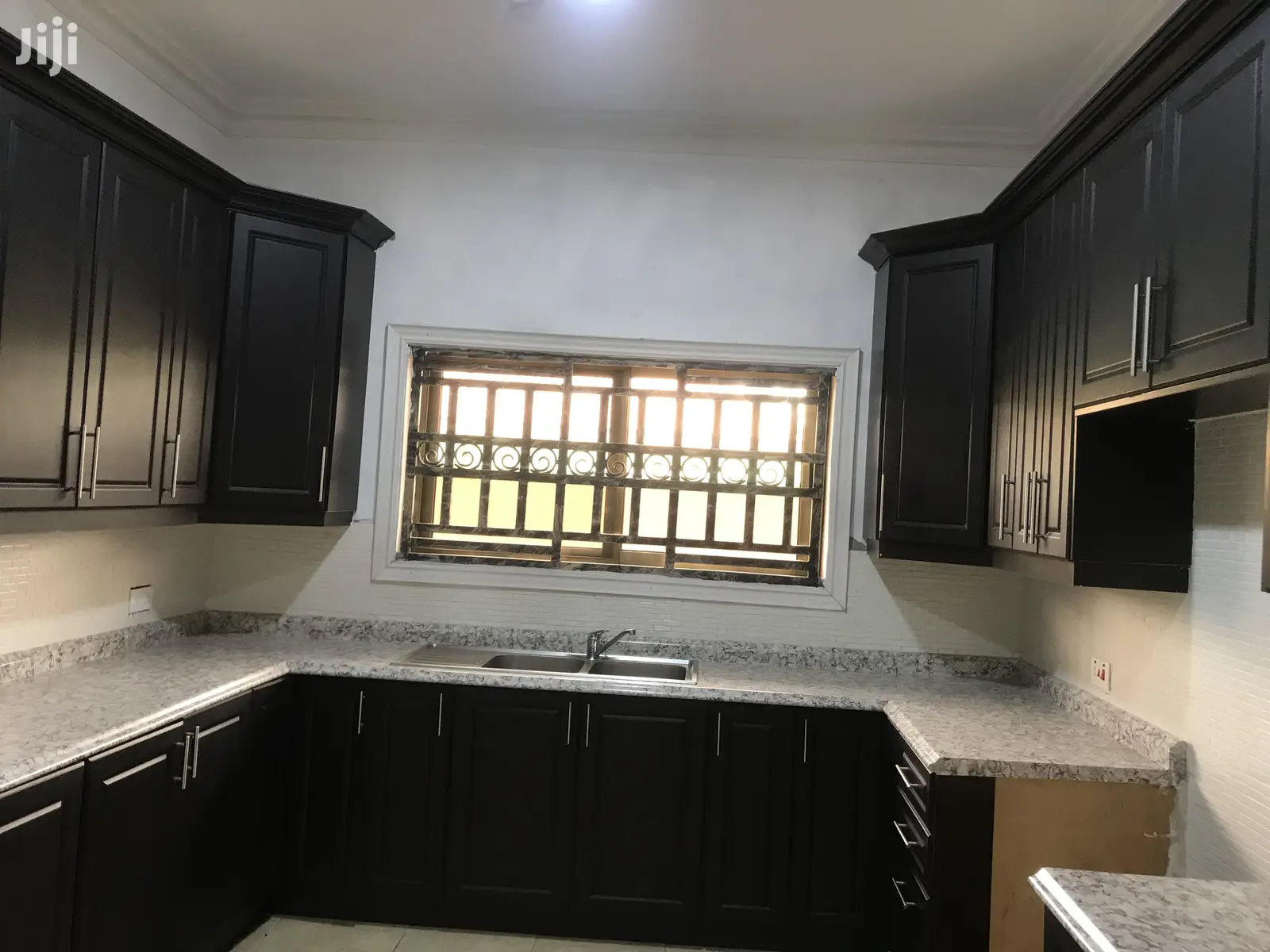 3 Bedrooms House for Rent at Spintex