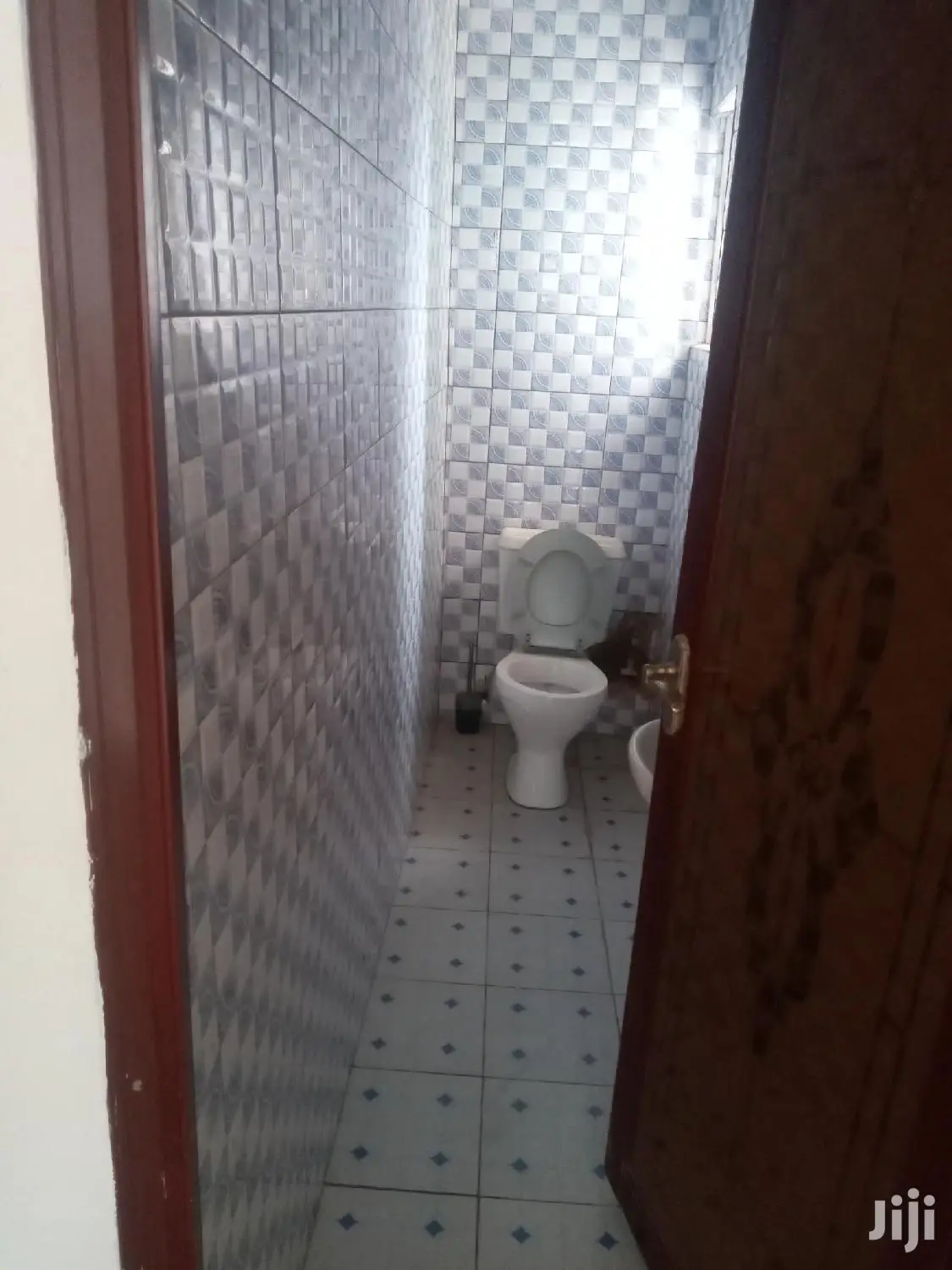 2bdrm Mansion in Control, Dansoman for rent