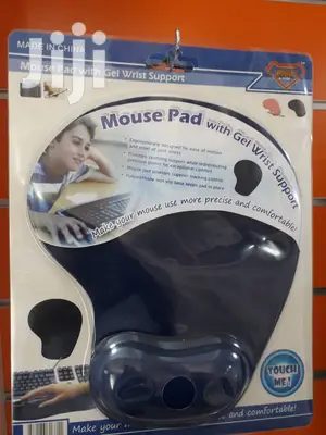 Mouse Pad With Gel Wrist Support