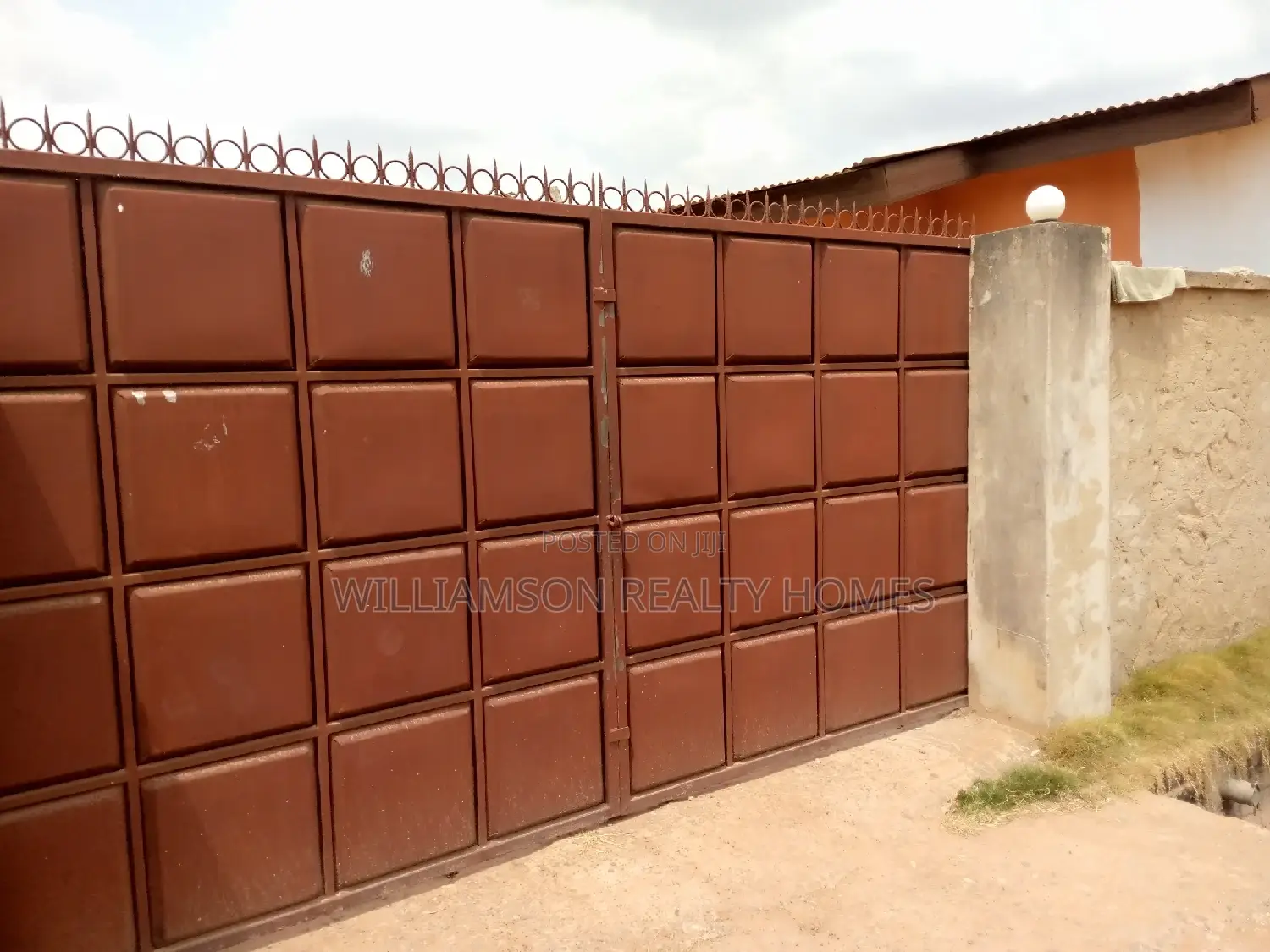 1bdrm Apartment in Community 18 Estate for rent