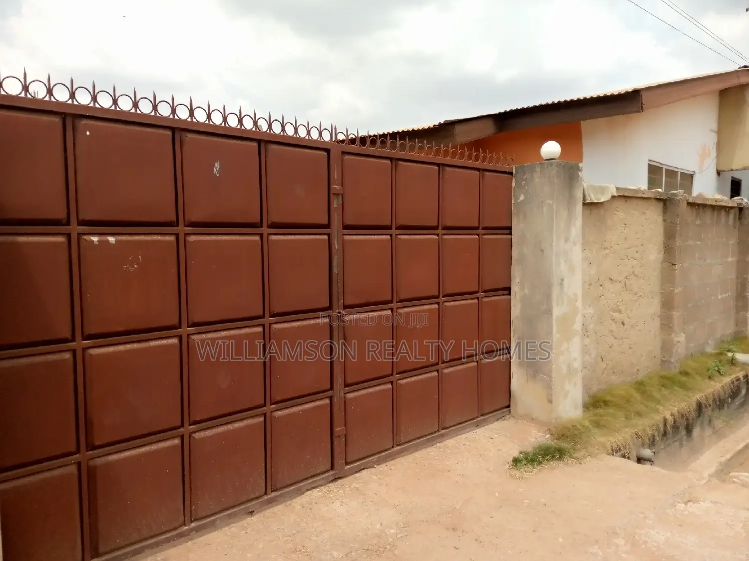 1bdrm Apartment in Community 18 Estate for rent