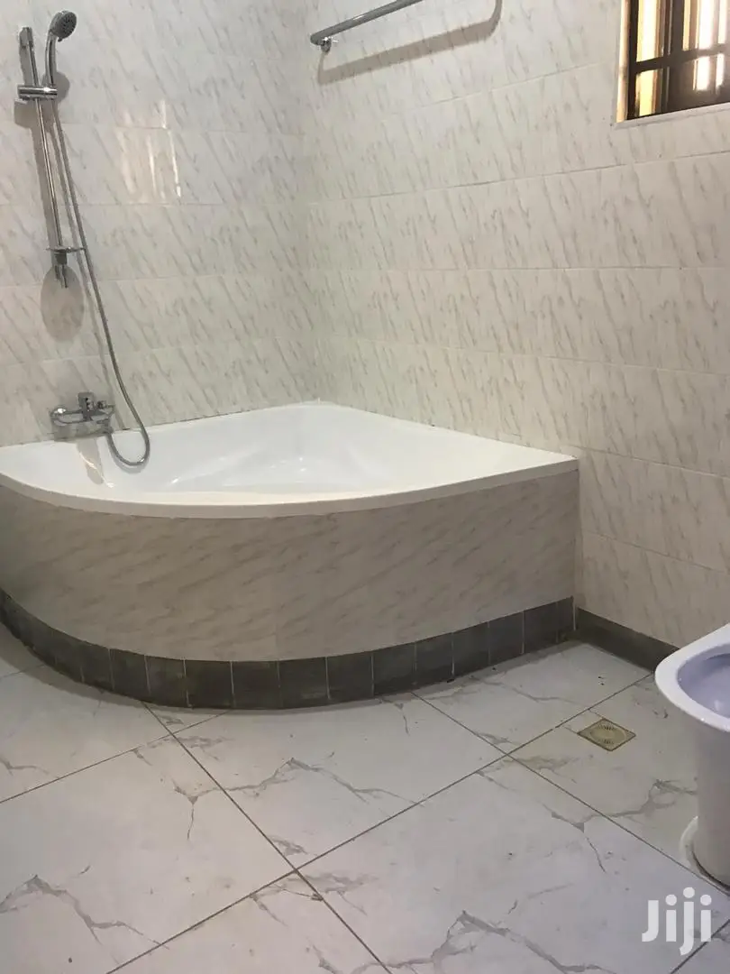 6bdrm House in Bronko Housing, Airport Residential Area for rent