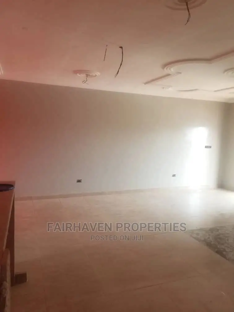 2bdrm Block of Flats in Fh, Trade Fair for rent