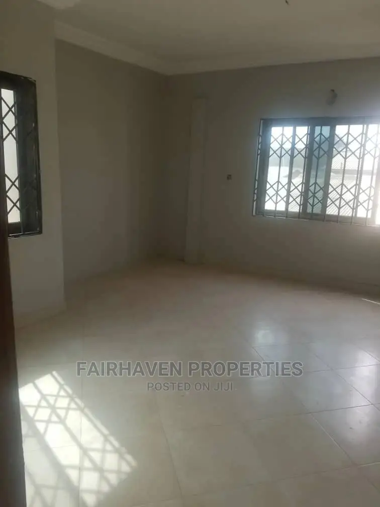 2bdrm Block of Flats in Fh, Trade Fair for rent
