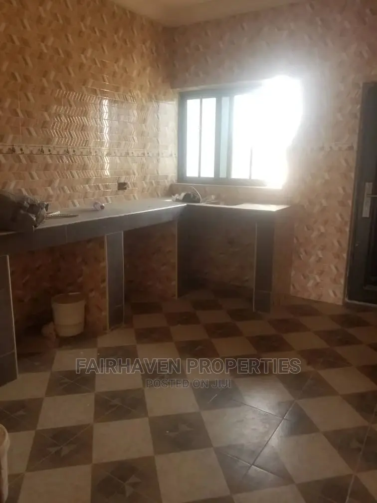 2bdrm Block of Flats in Fh, Trade Fair for rent