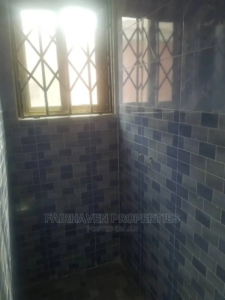 2bdrm Block of Flats in Fh, Trade Fair for rent