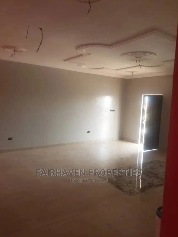 2bdrm Block of Flats in Fh, Trade Fair for rent