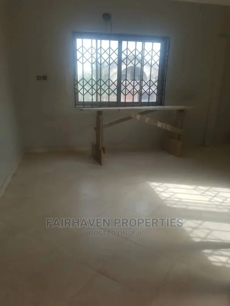 2bdrm Block of Flats in Fh, Trade Fair for rent