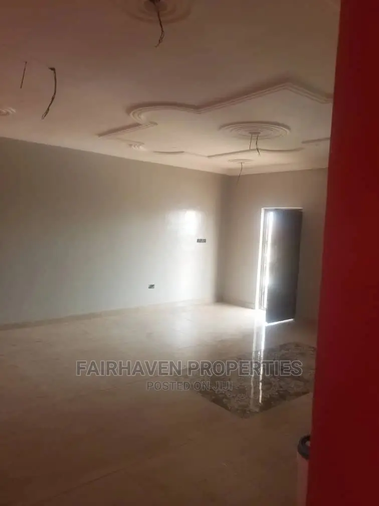 2bdrm Block of Flats in Fh, Trade Fair for rent