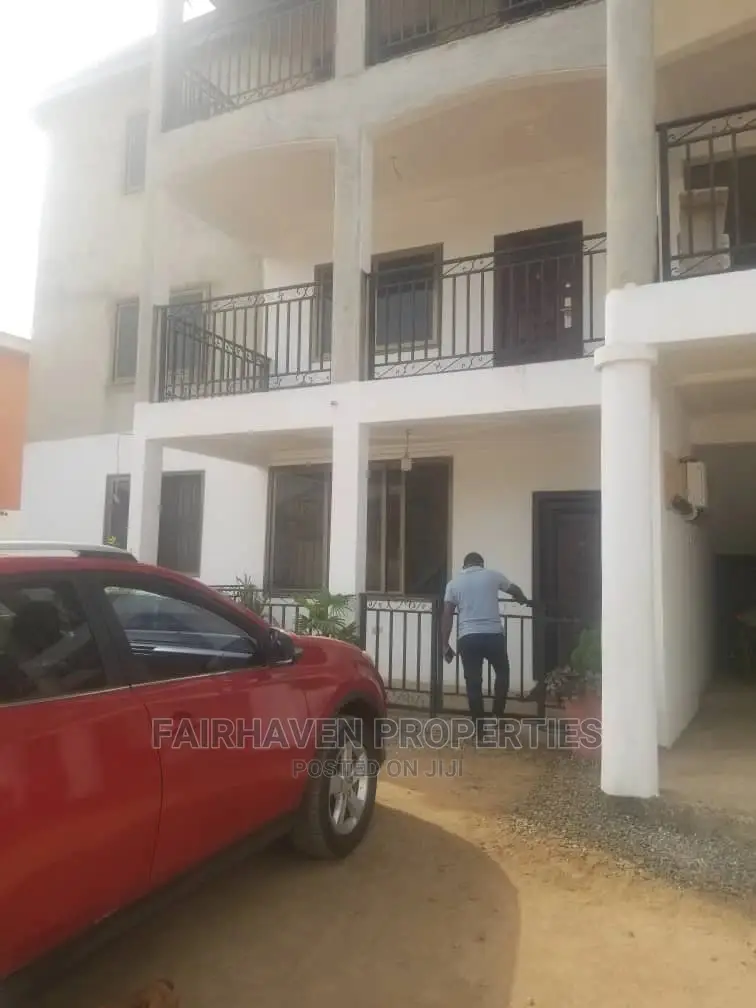 2bdrm Block of Flats in Fh, Trade Fair for rent