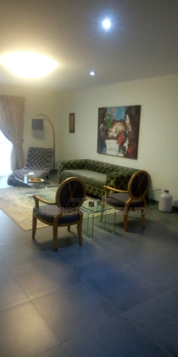 3bdrm Duplex in De-Icons Real Estate, Awutu Senya East Municipal
