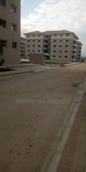 3bdrm Duplex in De-Icons Real Estate, Awutu Senya East Municipal