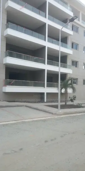 3bdrm Duplex in De-Icons Real Estate, Awutu Senya East Municipal