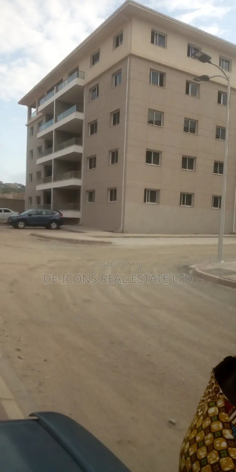 3bdrm Duplex in De-Icons Real Estate, Awutu Senya East Municipal