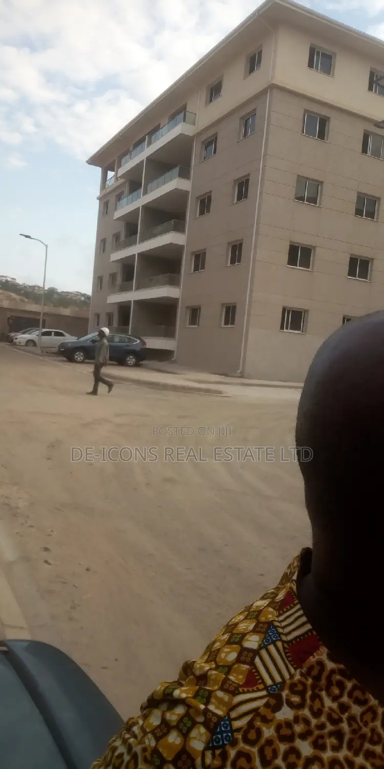 3bdrm Duplex in De-Icons Real Estate, Awutu Senya East Municipal