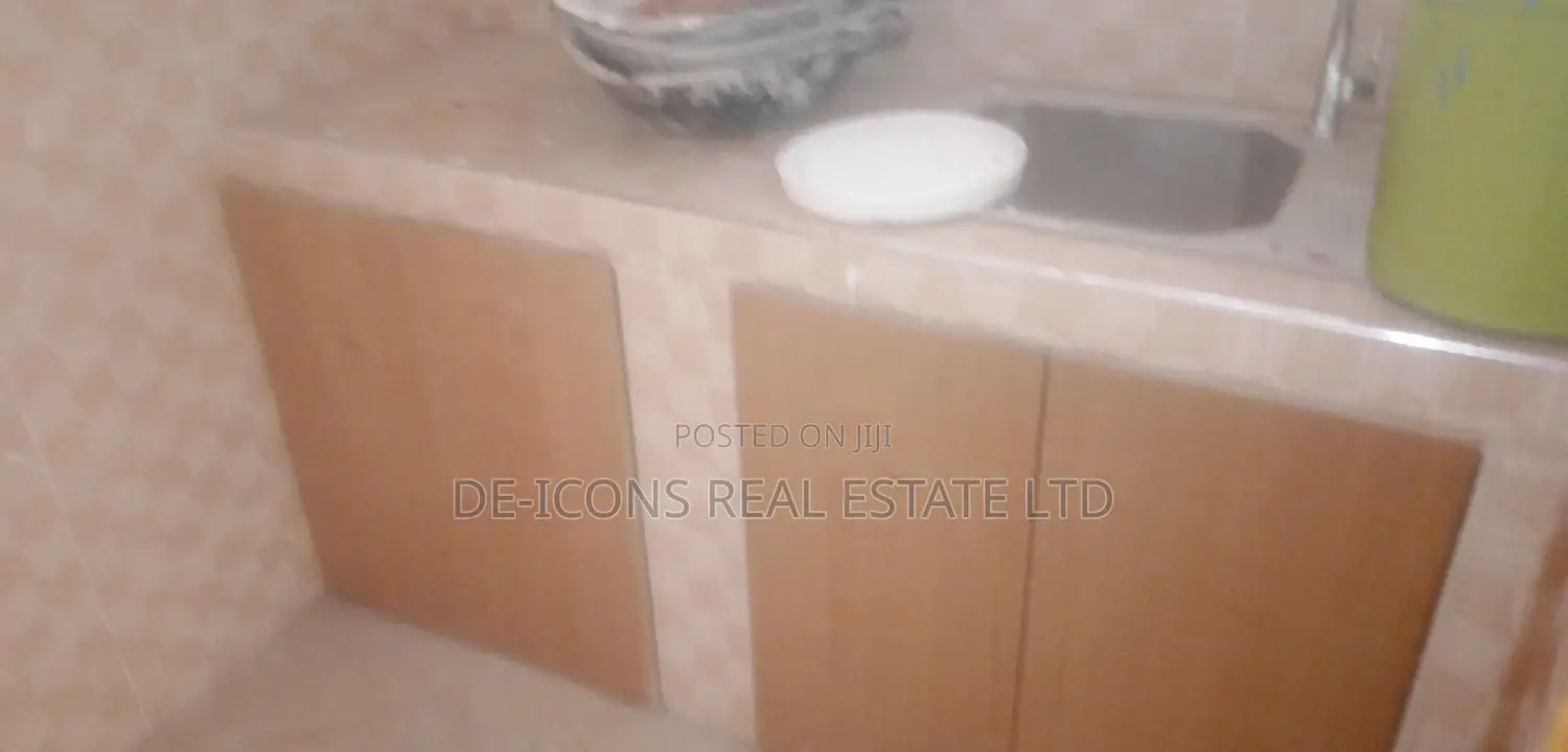 1bdrm Duplex in De-Icons Real Estate, Awutu Senya East Municipal