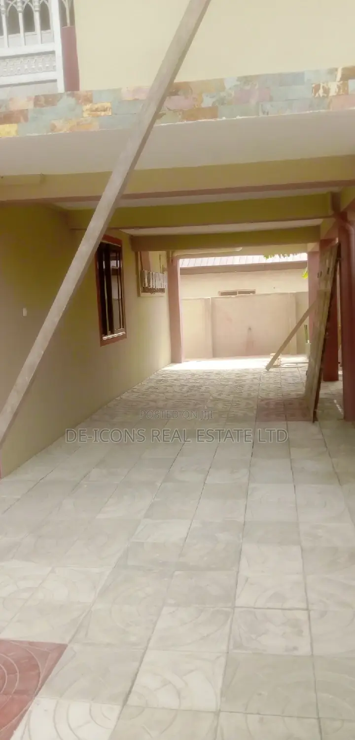 1bdrm Duplex in De-Icons Real Estate, Awutu Senya East Municipal