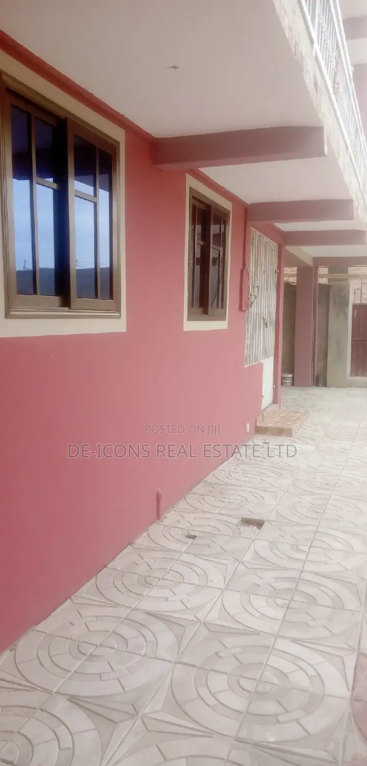 1bdrm Duplex in De-Icons Real Estate, Awutu Senya East Municipal