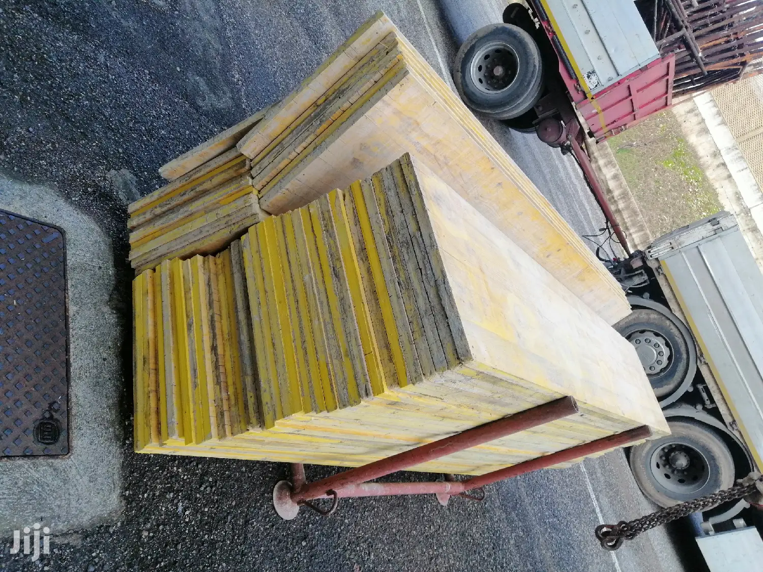 Scaffolds /Yellowboards/Decking/Pillars/Formworks/Doka/Props