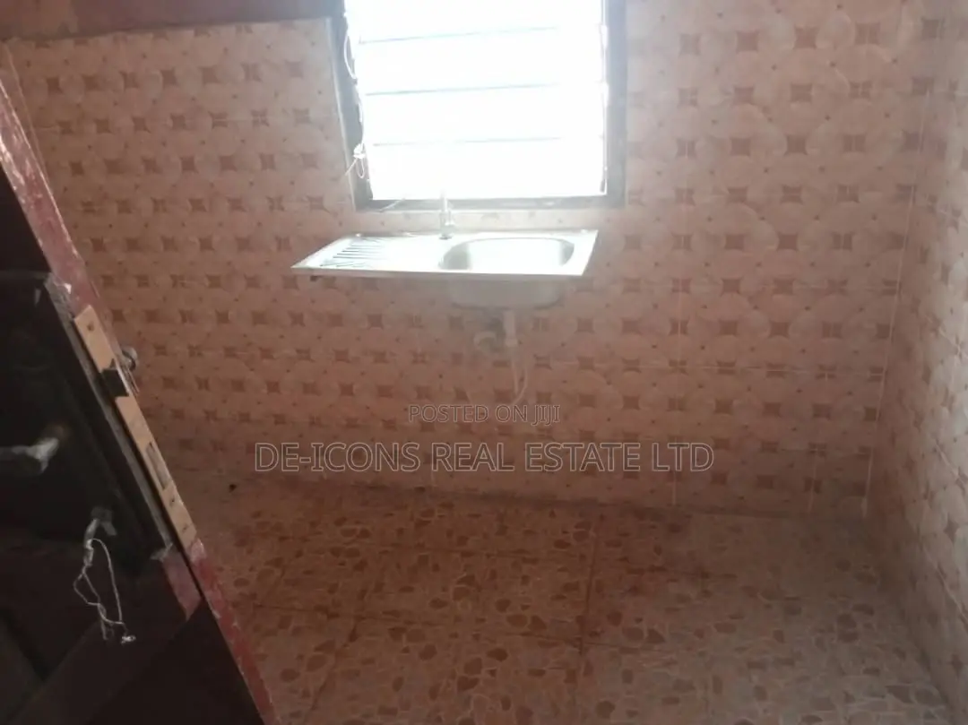 2bdrm Duplex in De-Icons Real Estate, Awutu Senya East Municipal