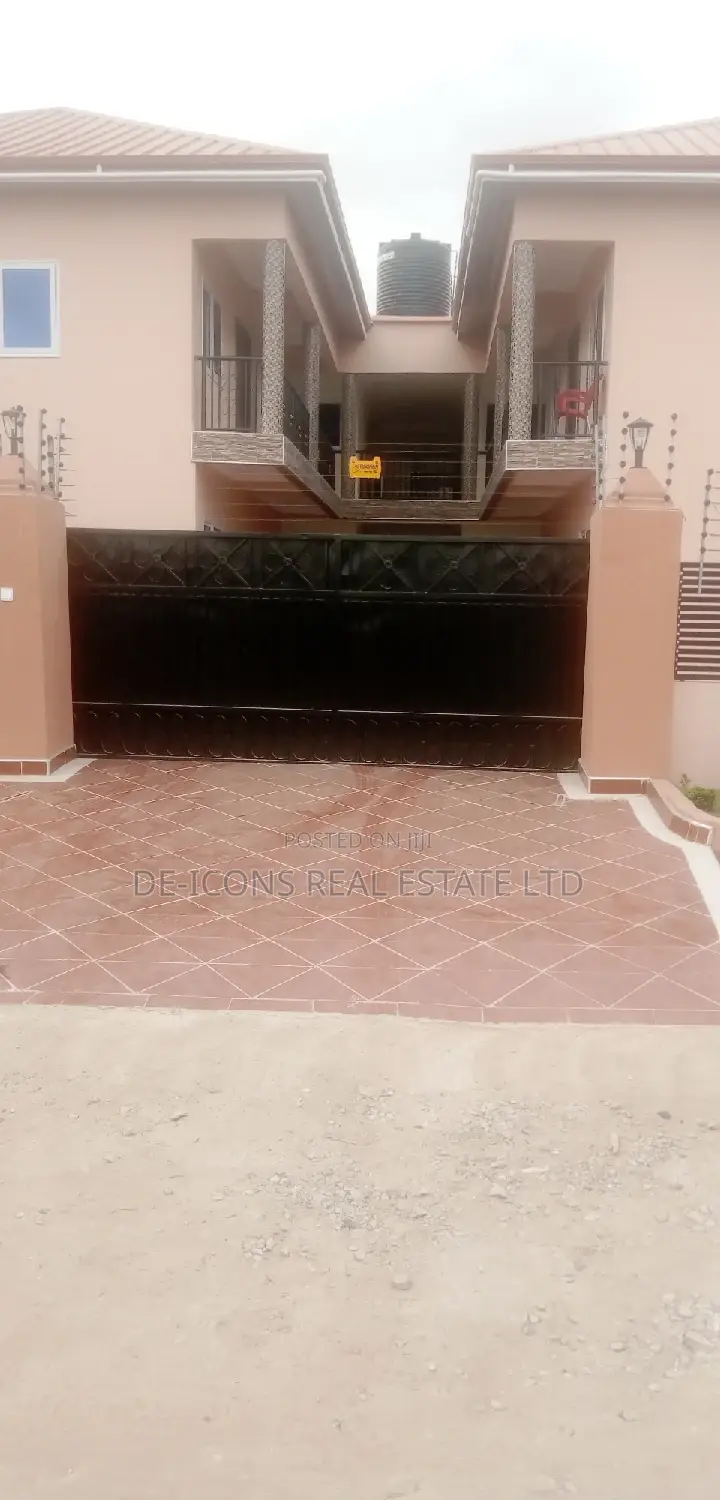 2bdrm Duplex in De-Icons Real Estate, Awutu Senya East Municipal