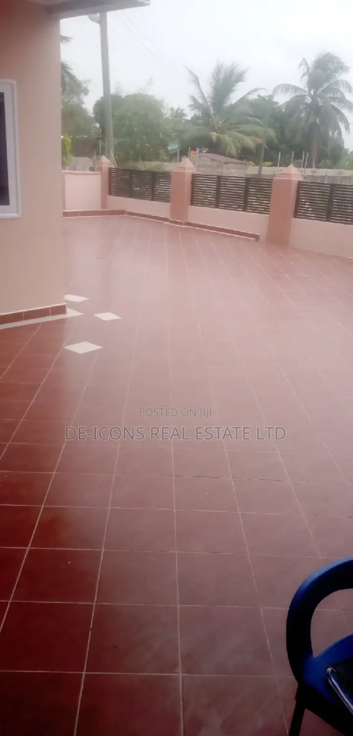 2bdrm Duplex in De-Icons Real Estate, Awutu Senya East Municipal
