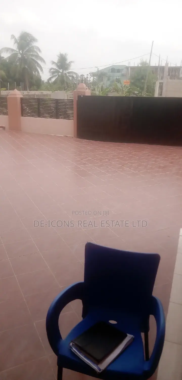 2bdrm Duplex in De-Icons Real Estate, Awutu Senya East Municipal