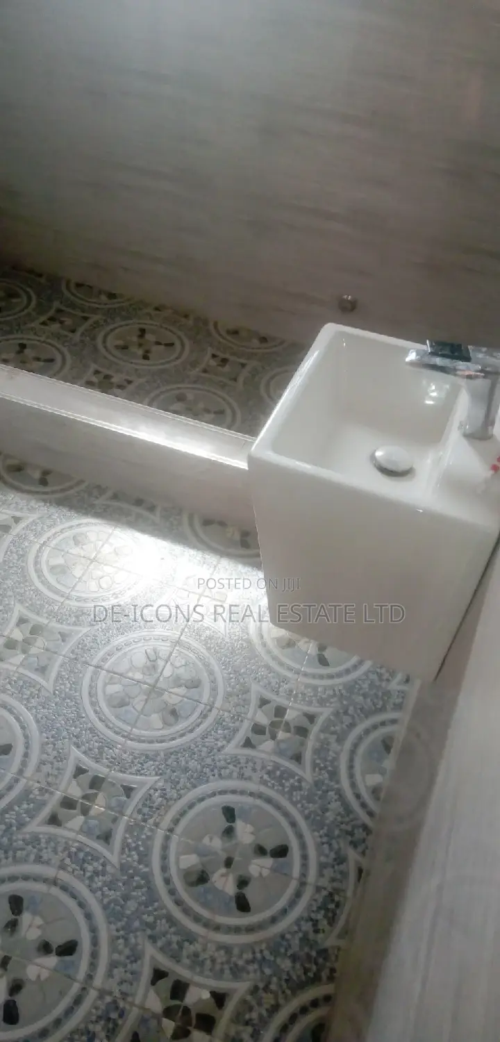 2bdrm Duplex in De-Icons Real Estate, Awutu Senya East Municipal