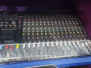 Yamaha SMX 32 Channel Mixer