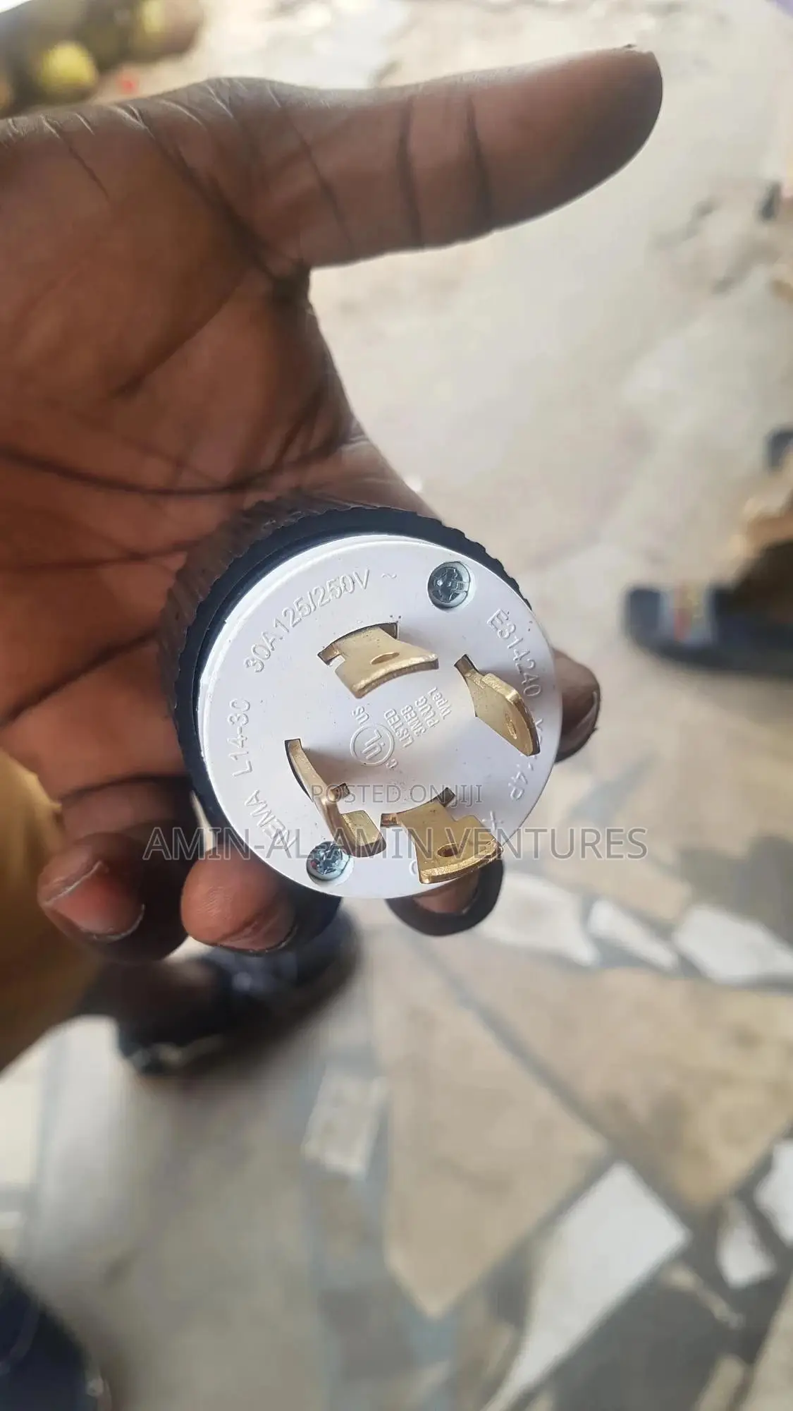 USA Plug L14