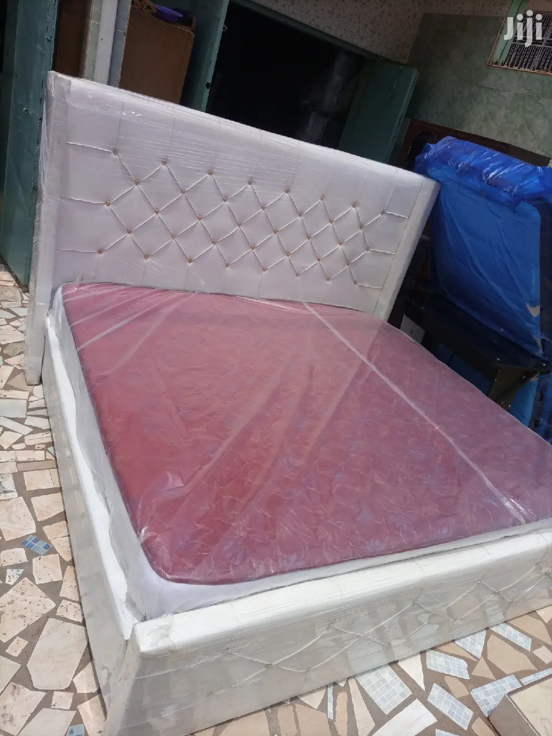 White Leather Kings Bed+Mattress