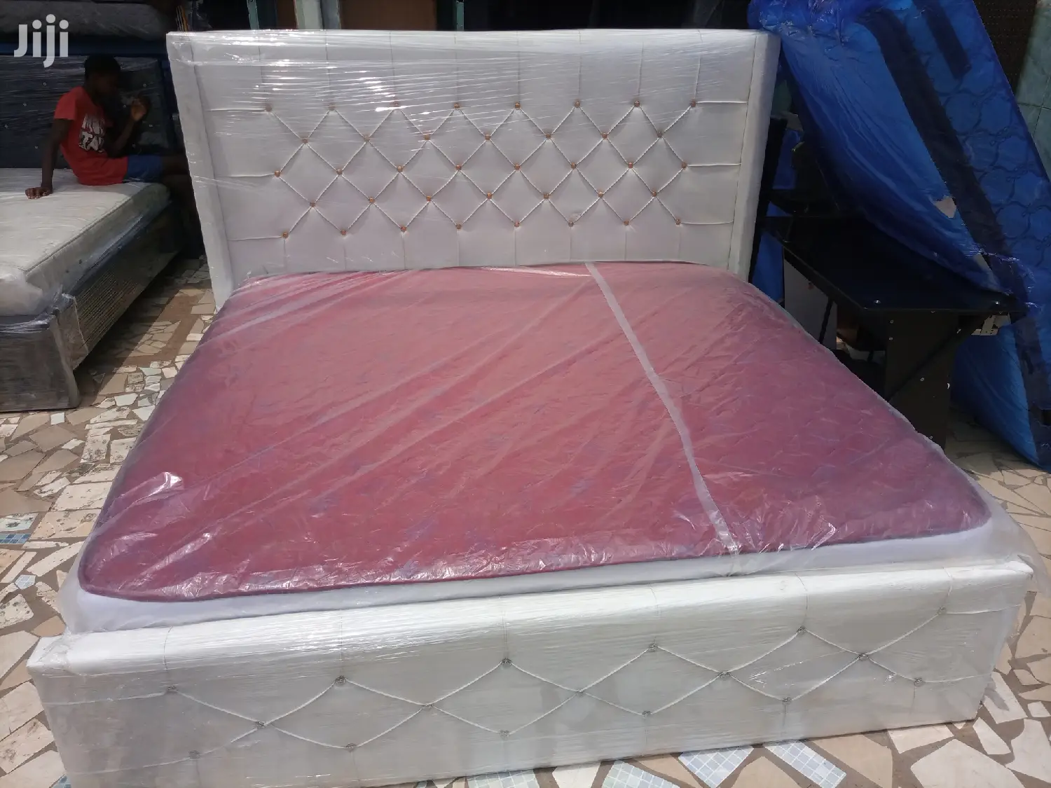 White Leather Kings Bed+Mattress