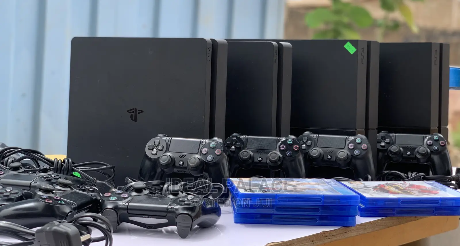 Playstation 4 Slim and Standard
