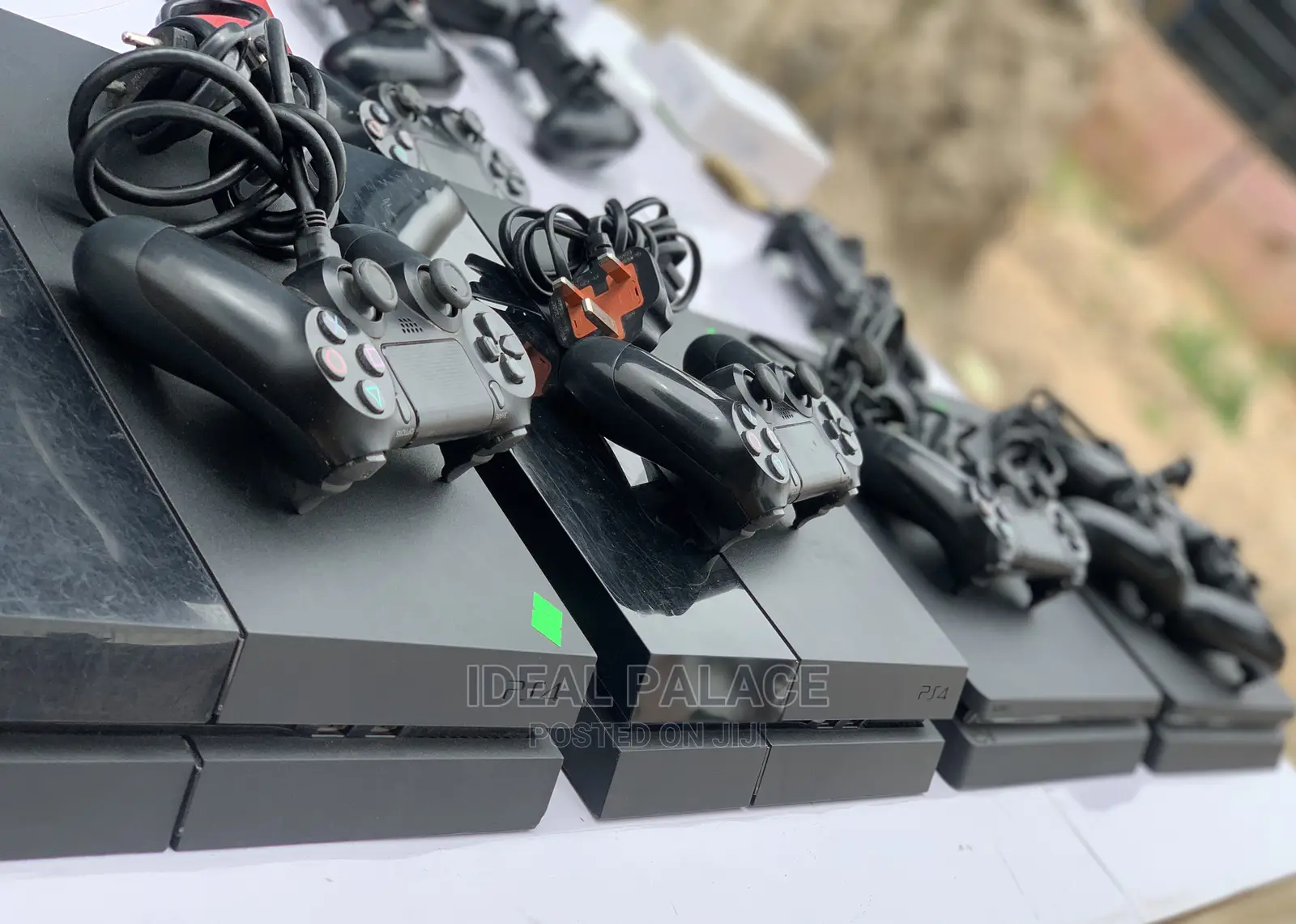 Playstation 4 Slim and Standard