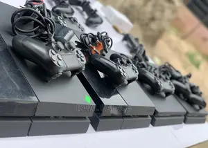 Playstation 4 Slim and Standard