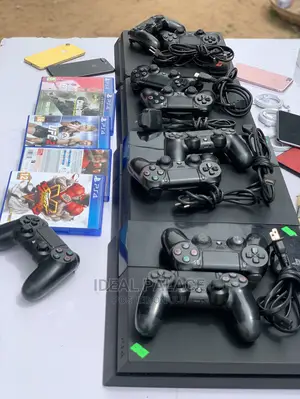 Playstation 4 Slim and Standard