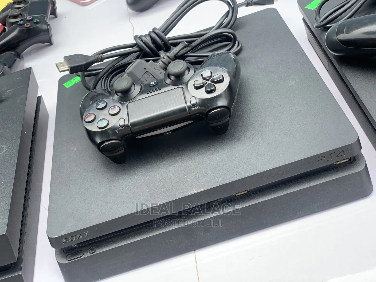 Playstation 4 Slim and Standard