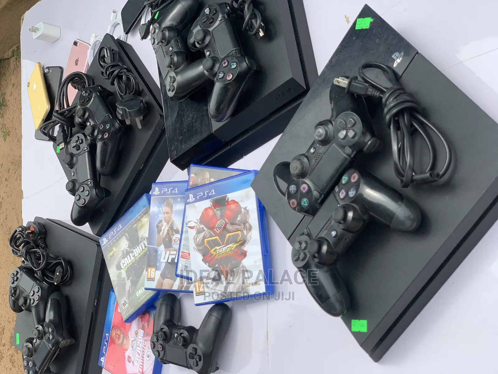 Playstation 4 Slim and Standard