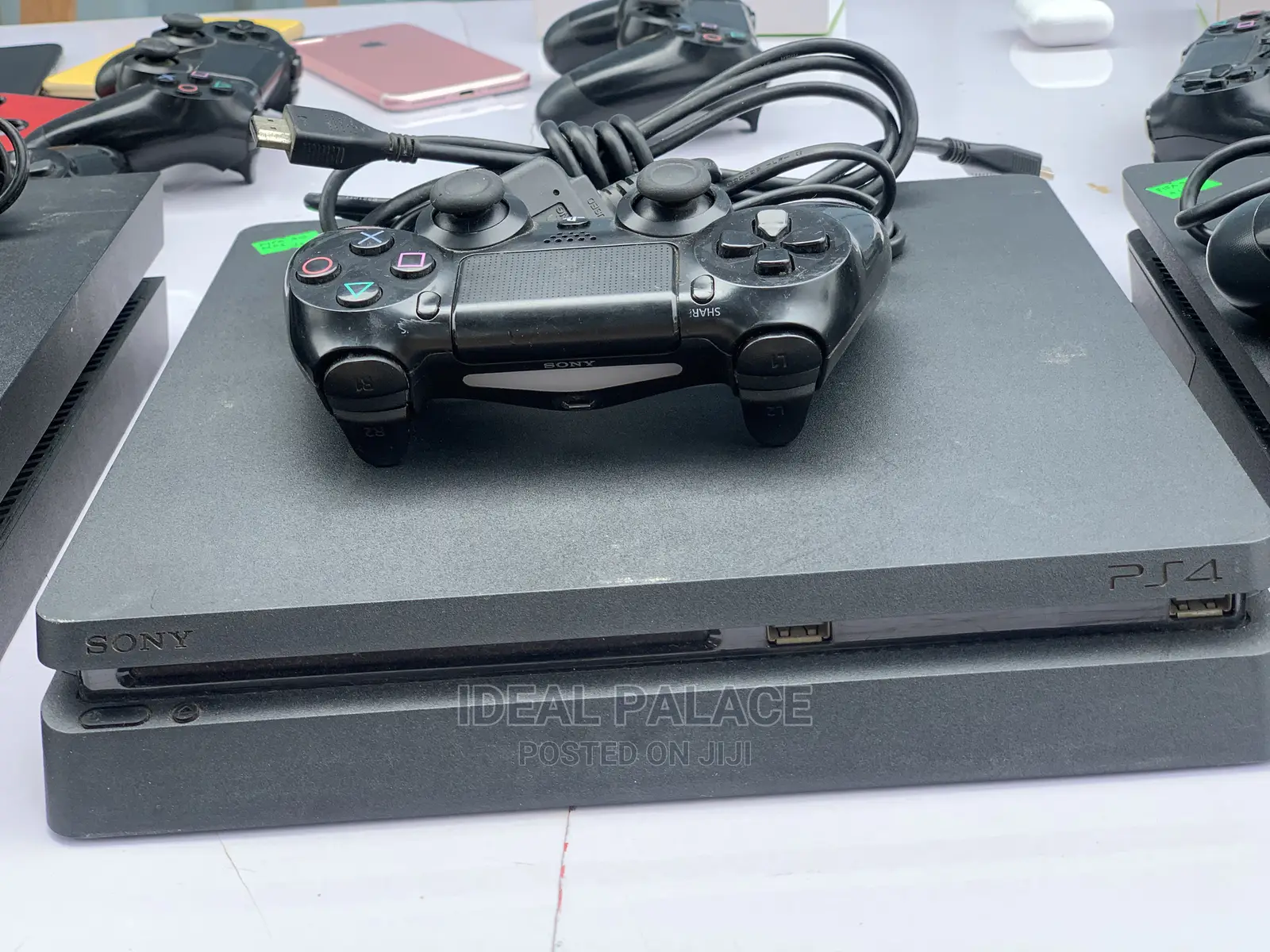 Playstation 4 Slim and Standard