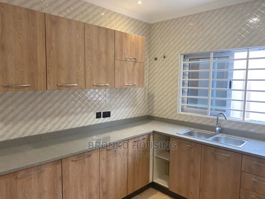 3bdrm House in Bronko Housing, Accra Metropolitan for sale