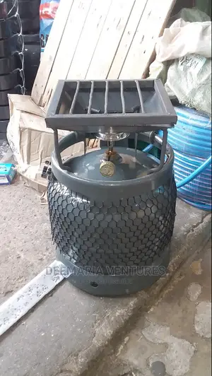 Brand New 6kg Gas Cylinder With Coalpot and Grill Clamp