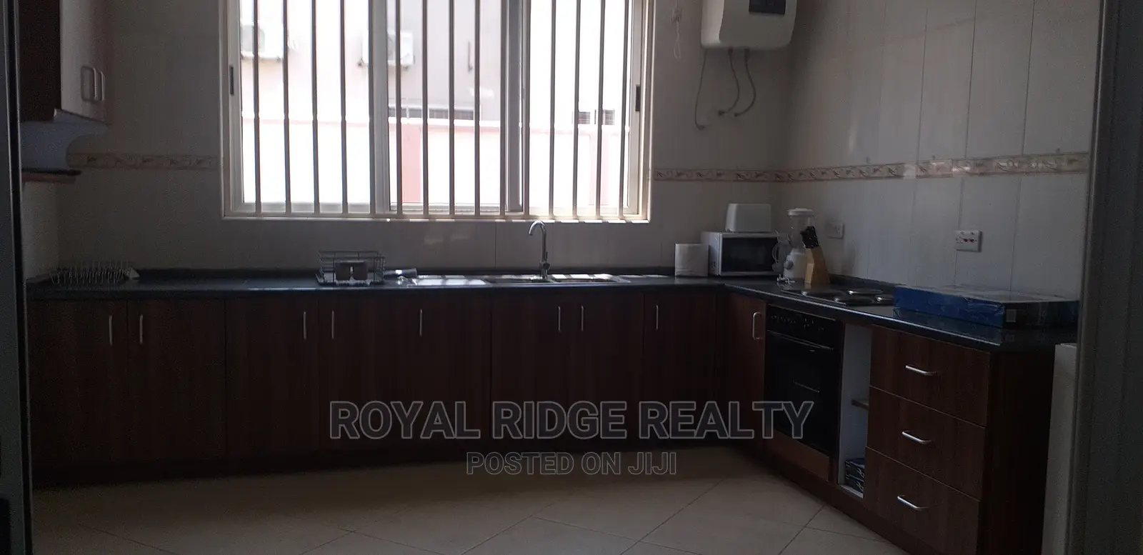 Furnished 3bdrm Block of Flats in Airport, Accra Metropolitan for rent