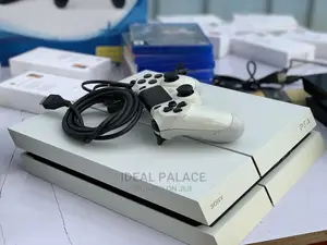 Playstation 4 Standard White