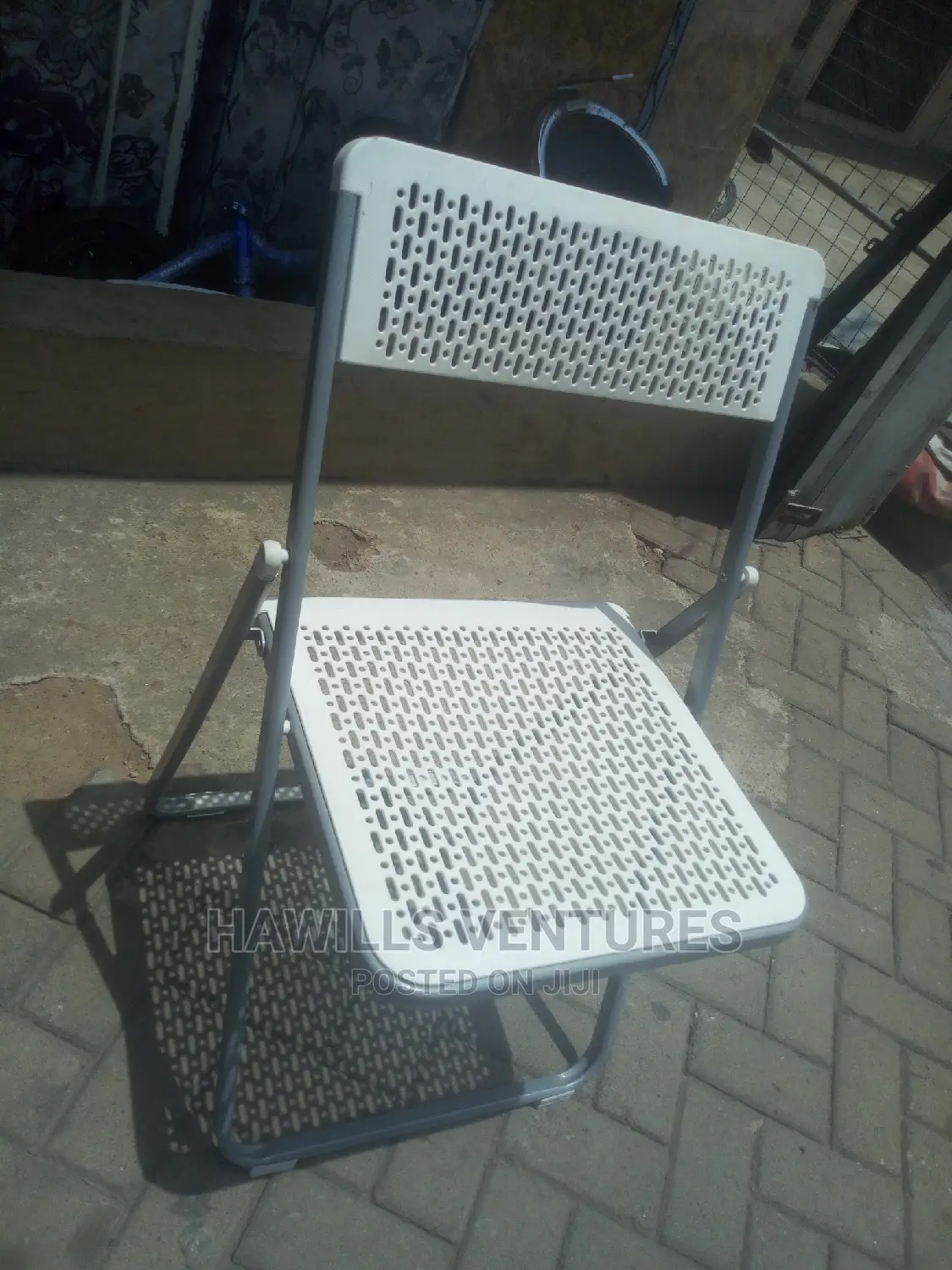 White Foldable Basket Chair