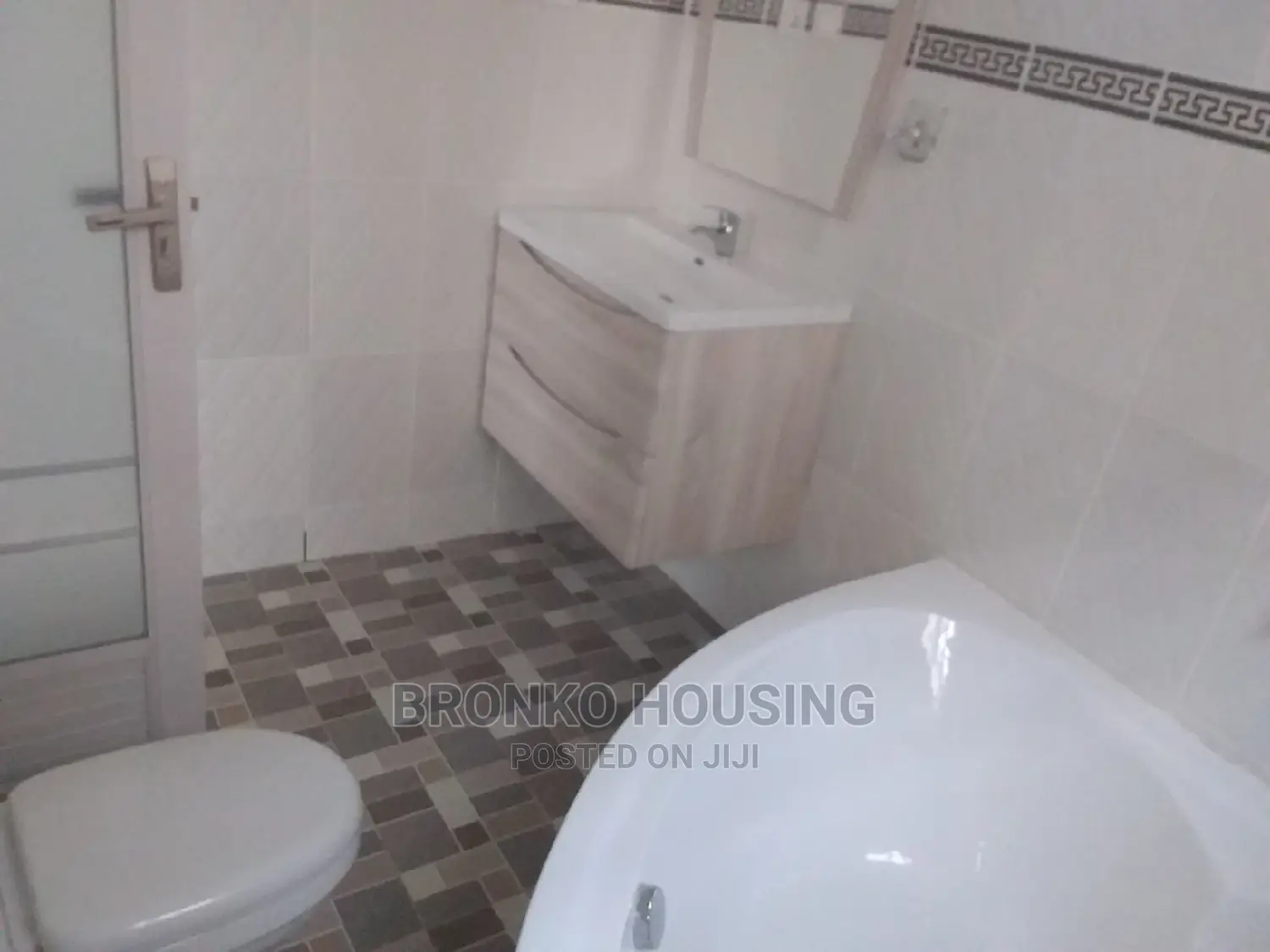 3bdrm House in Bronko Housing, Accra Metropolitan for sale