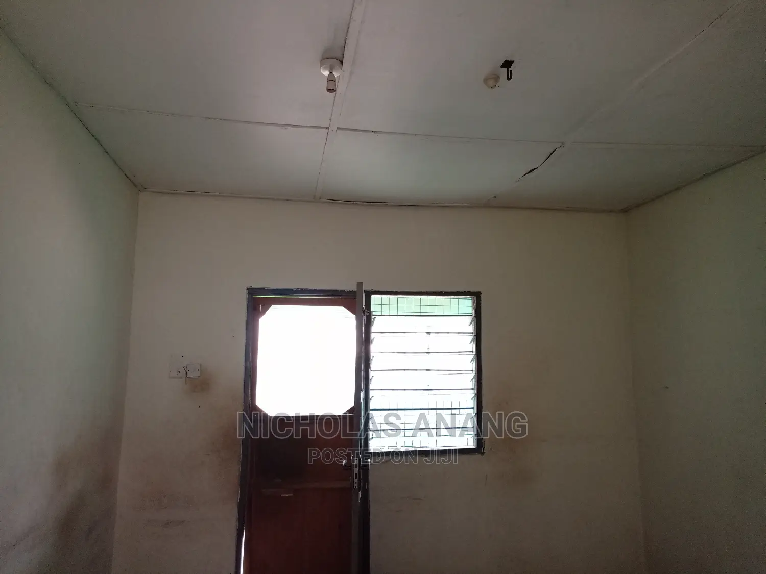 1bdrm House in New Town for rent