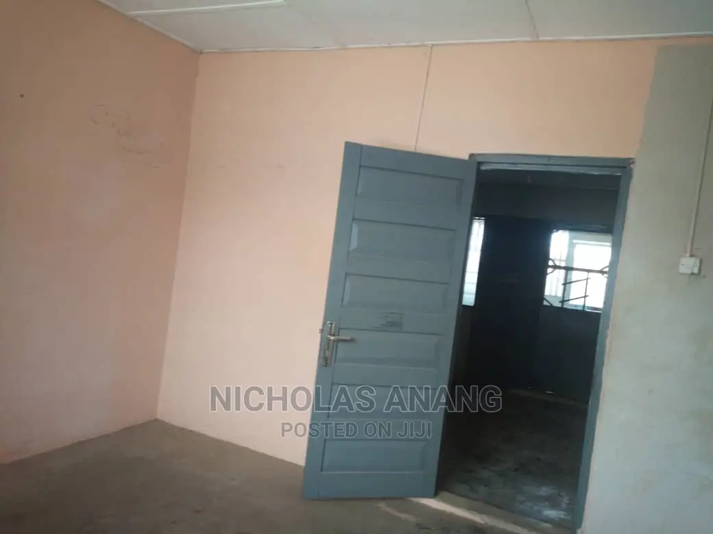 1bdrm House in New Town for rent